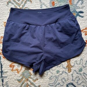 Uniqlo Women's Navy Athletic Shorts size small/medium